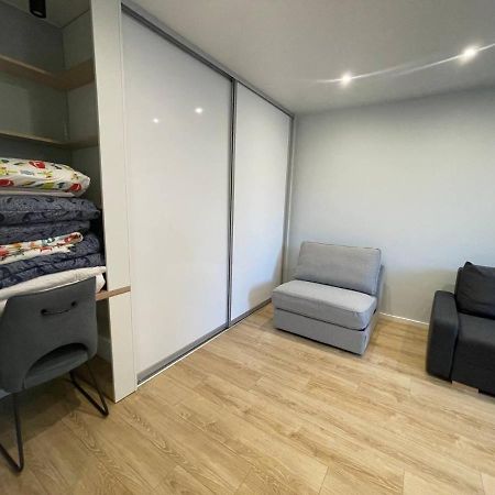 Апартаменты Modern 1Br Haven Near Two Parks Рига Экстерьер фото