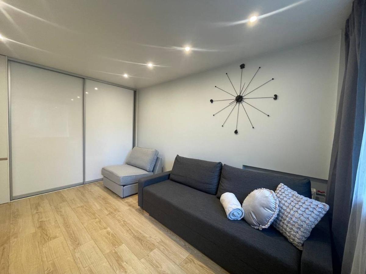 Апартаменты Modern 1Br Haven Near Two Parks Рига Экстерьер фото