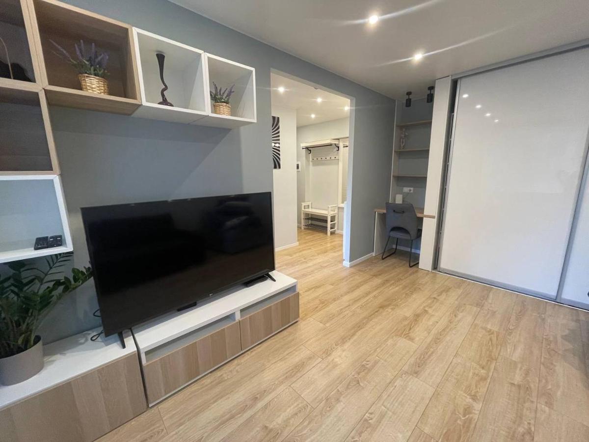 Апартаменты Modern 1Br Haven Near Two Parks Рига Экстерьер фото