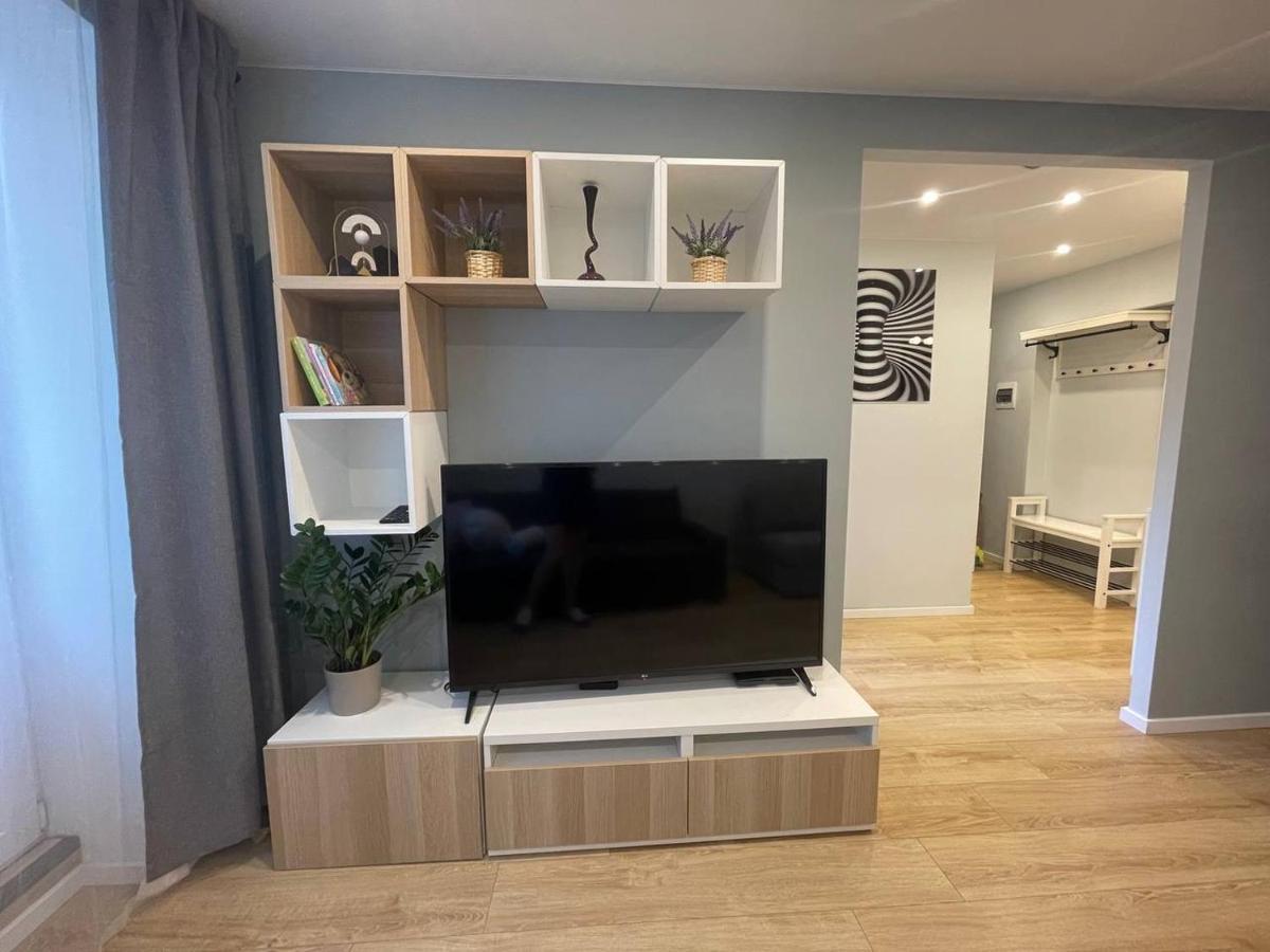 Апартаменты Modern 1Br Haven Near Two Parks Рига Экстерьер фото